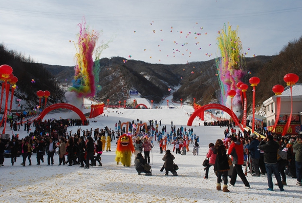 伏牛山上滑雪娱乐过大年，吃饭住宿咱掏钱！