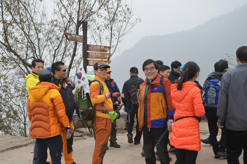 韩国游客掀起2016春游天界山热潮